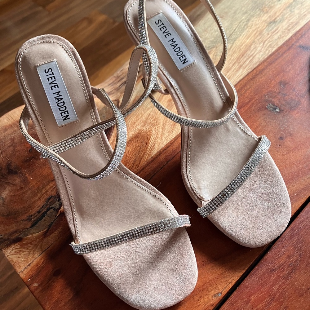 BNWT Steve Madden Snappy - Size 8